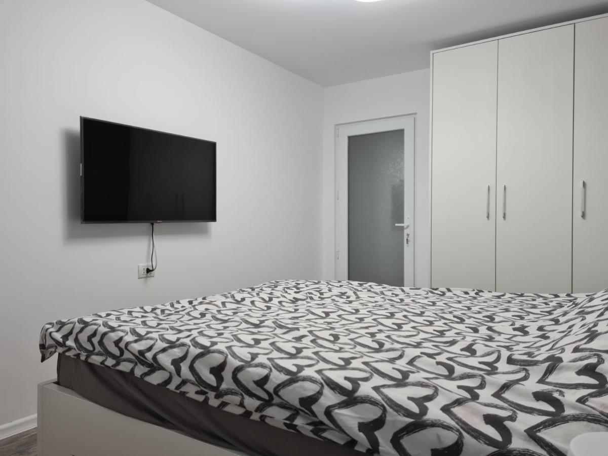 Apartament Terra トゥルゴヴィシュテ エクステリア 写真